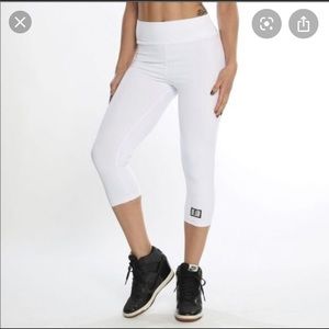 NWOT Celestial Bodiez small high rise white capris